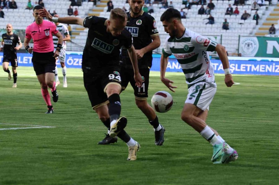 Trendyol Süper Lig: Konyaspor: 0 - Corendon Alanyaspor: 1 (ilk Yarı)