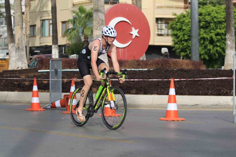 Türkiye Triatlon Elitler Türkiye Şampiyonası Sprint Mesafe Yarışı Yapıldı