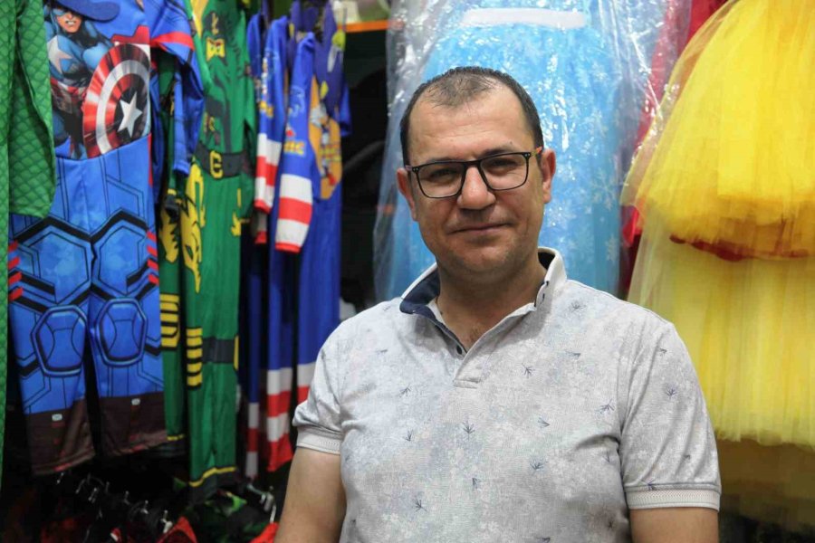 Kostümcülerde 23 Nisan Çocuk Bayramı Mesaisi