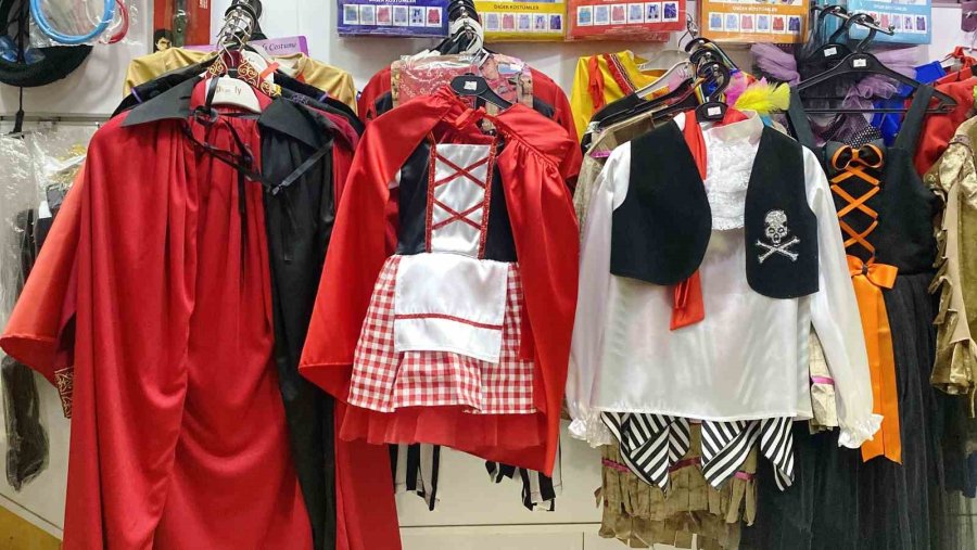 Kostümcülerde 23 Nisan Çocuk Bayramı Mesaisi