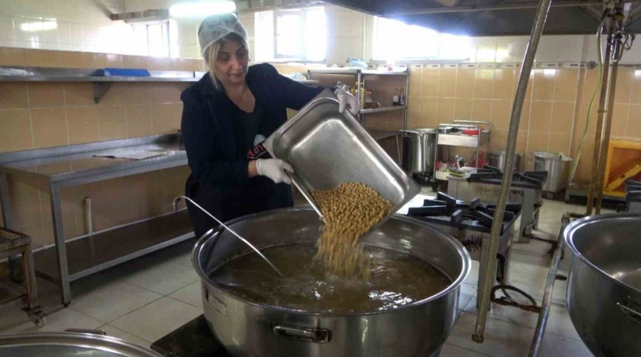 Arkadaşa İkram İle Başlayan İçli Köfte Serüveni Fabrika Açtırdı