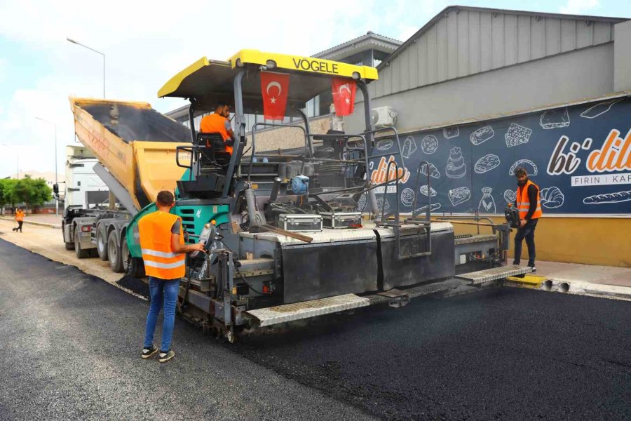 Büyükşehir’den Seyhan Caddesi’ne Sıcak Asfalt