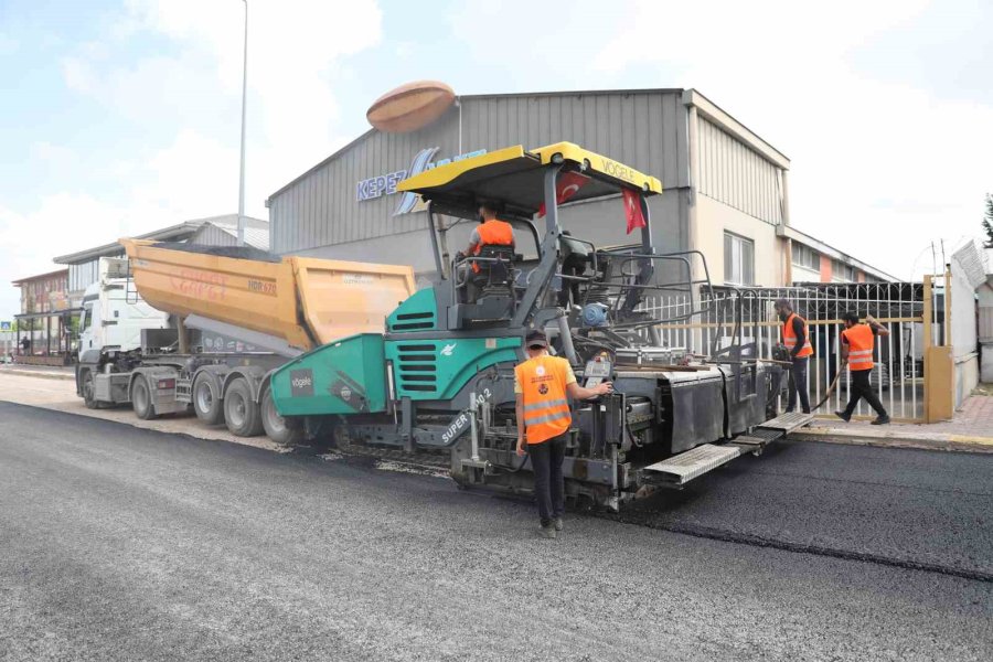 Büyükşehir’den Seyhan Caddesi’ne Sıcak Asfalt
