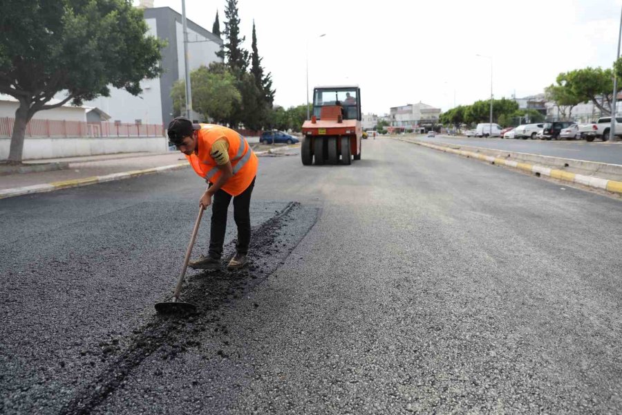 Büyükşehir’den Seyhan Caddesi’ne Sıcak Asfalt