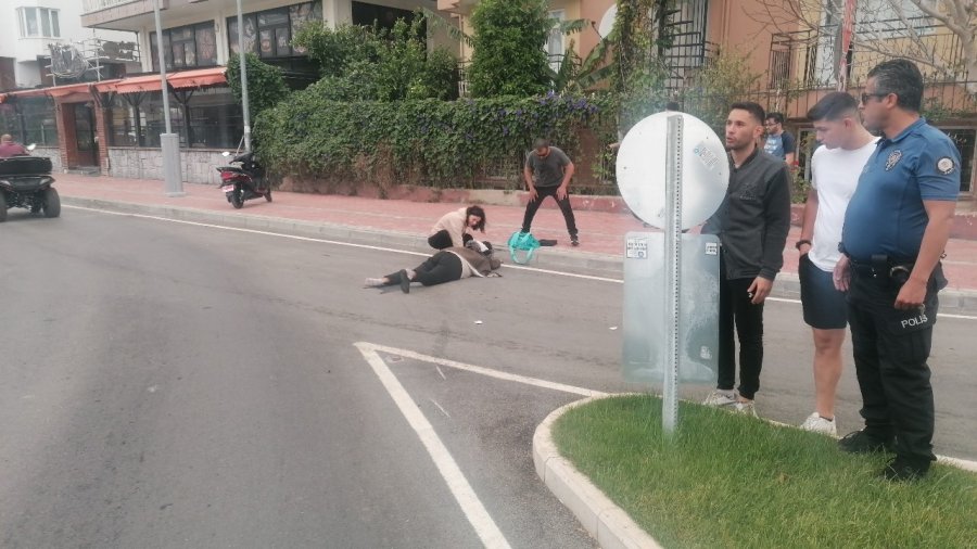 Fırtına Kazaya Sebep Oldu, Sürücüye İlk Müdahaleyi Kadın Fizyoterapist Yaptı