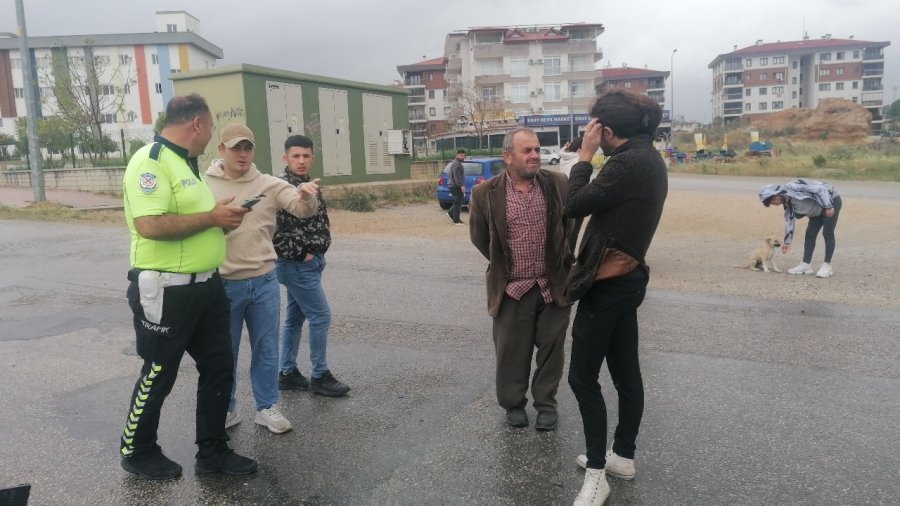 Otomobille Çarpışan Motosikletin Sürücüsü Yaralandı