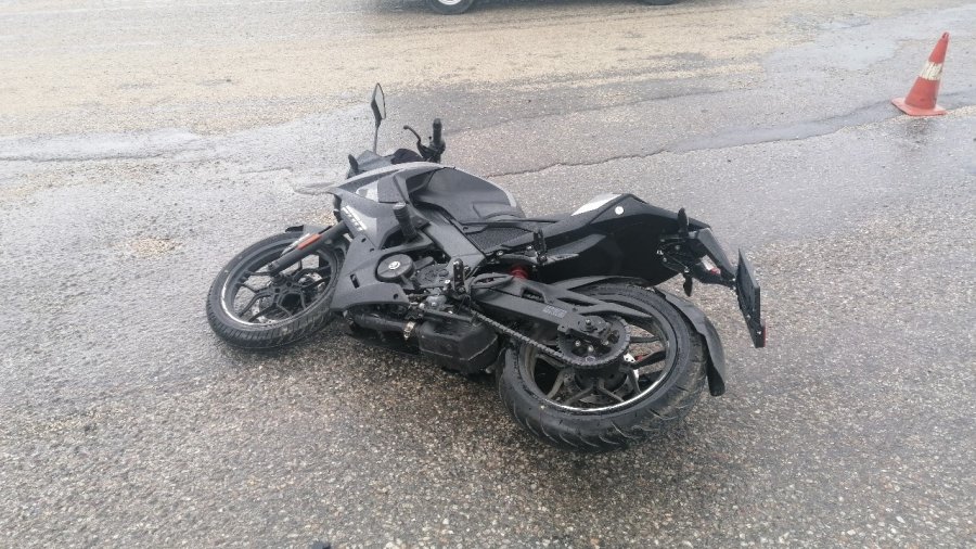 Otomobille Çarpışan Motosikletin Sürücüsü Yaralandı