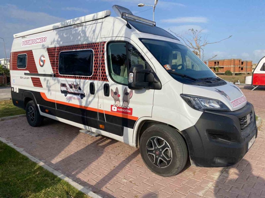 Hollandalı Çift, Evlerini Satıp Aldıkları Karavanla 5 Yıldır Türkiye’de Yaşıyor