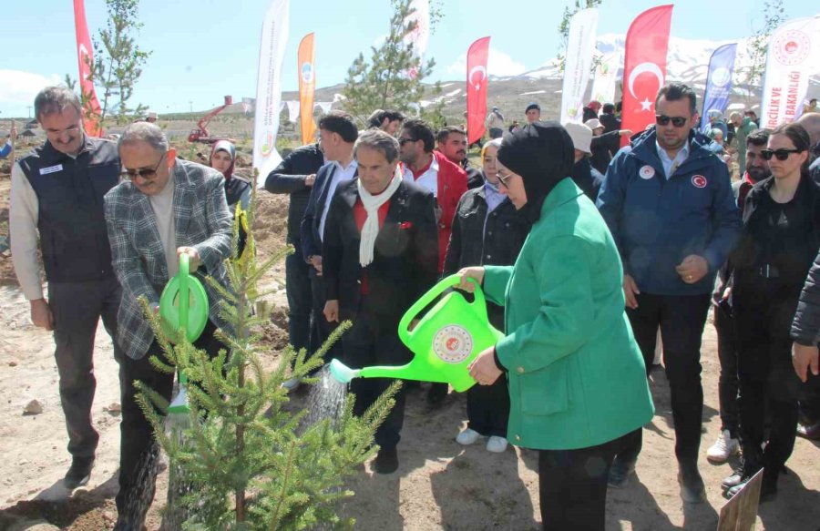 Bakan Özhaseki: "485 Milyar Liralık Bir Destekle İstanbul’u Dönüştürmeye Gayret Edeceğiz"