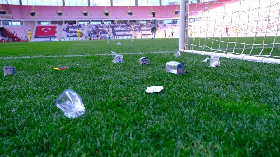 Sahaya Yabancı Madde Yağdı