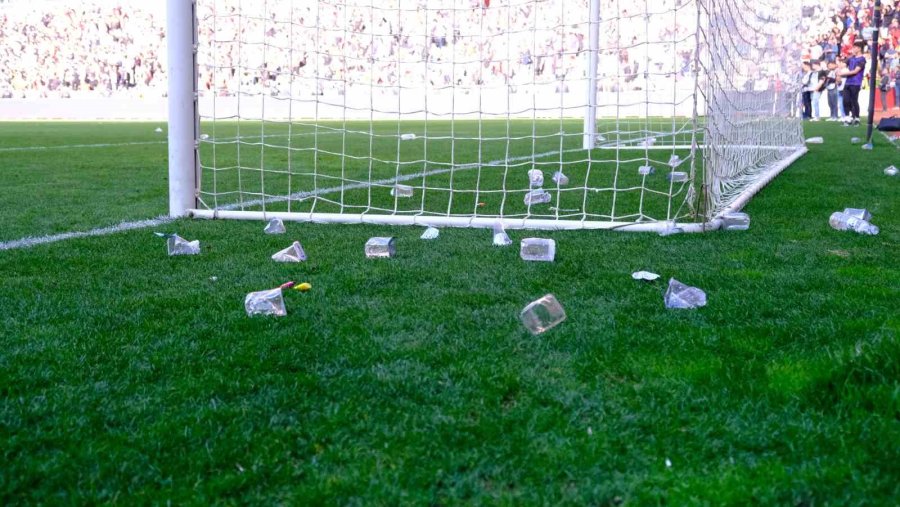 Sahaya Yabancı Madde Yağdı