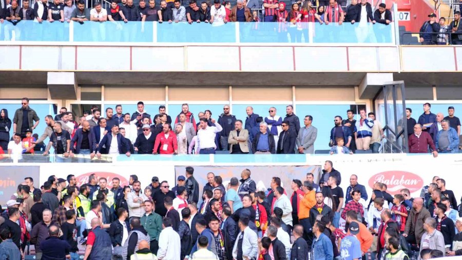 Şampiyonluk Umudu Kalamayan Eskişehirspor’da Başkan Taraftarla Tartıştı