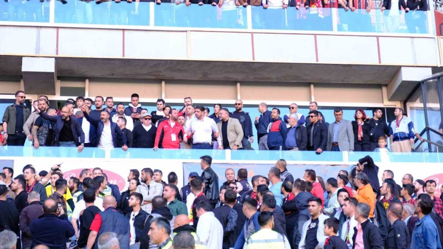 Şampiyonluk Umudu Kalamayan Eskişehirspor’da Başkan Taraftarla Tartıştı