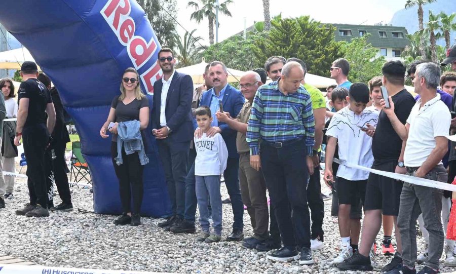 Antalya’da Gökyüzünden Denize Pedal Çevirdiler