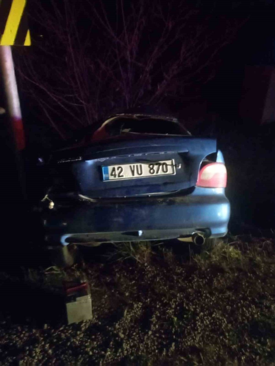 Otomobil Tabelalara Çarptı: 1 Ölü