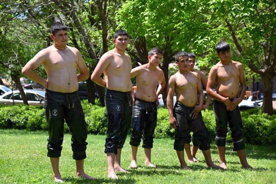 Antalya’da Geleceğin Başpehlivanları Hazırlıklara Devam Ediyor