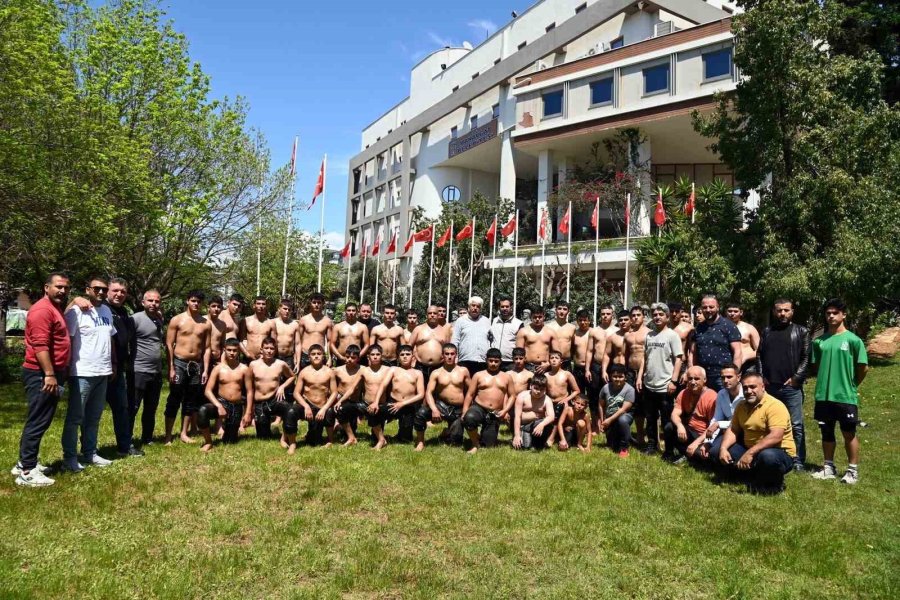 Antalya’da Geleceğin Başpehlivanları Hazırlıklara Devam Ediyor