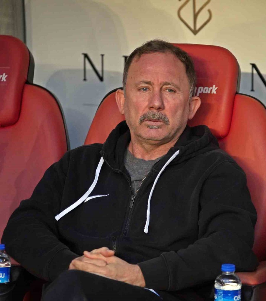 Trendyol Süper Lig: Antalyaspor: 0 - Hatayspor: 1 (ilk Yarı)