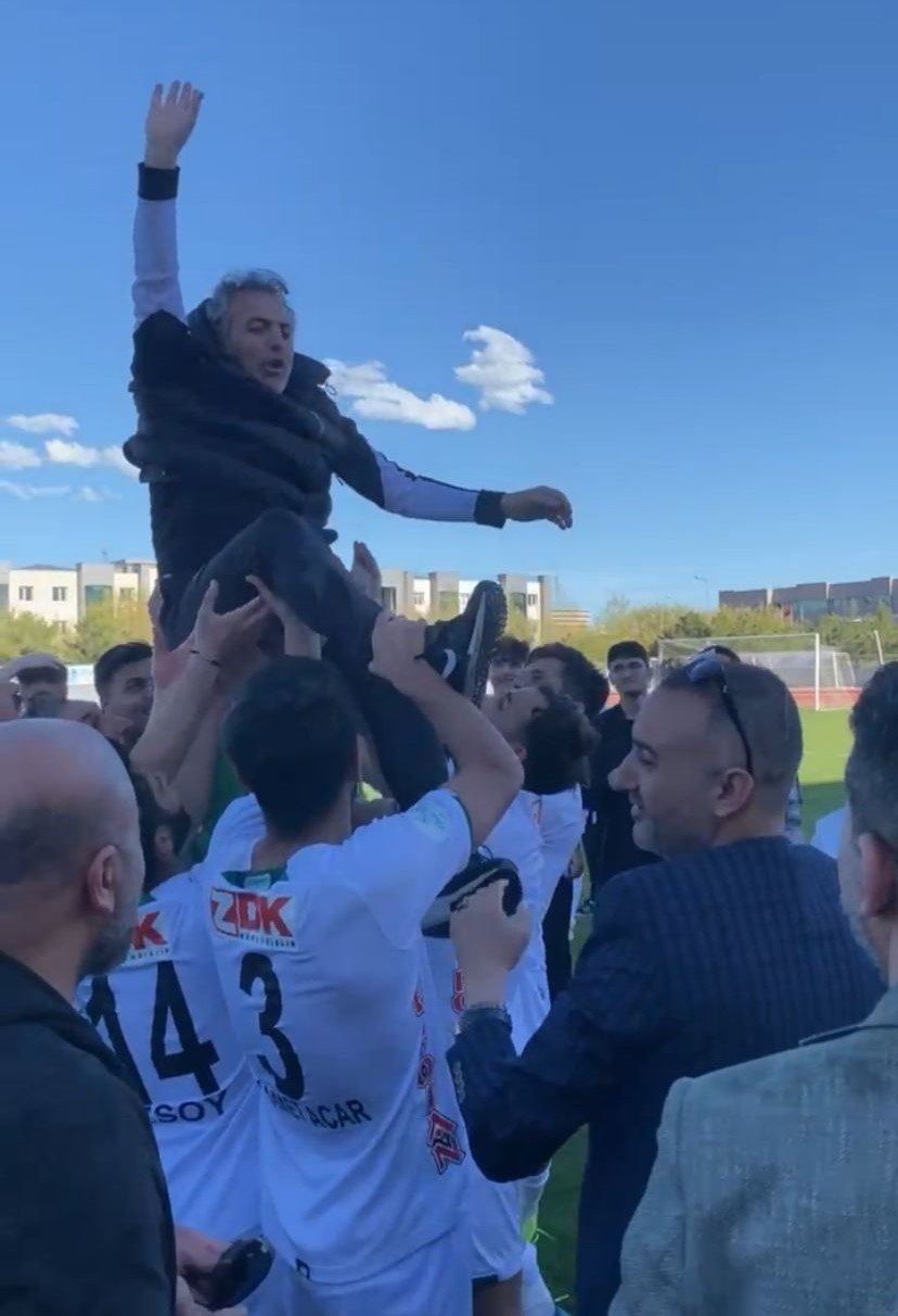 1922 Konyaspor Ligde Kalmayı Oyun Havası İle Kutladı