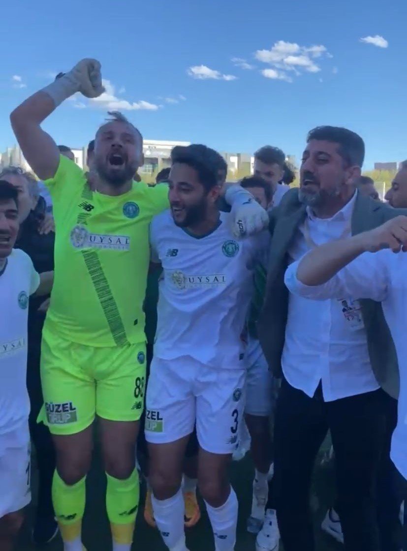 1922 Konyaspor Ligde Kalmayı Oyun Havası İle Kutladı