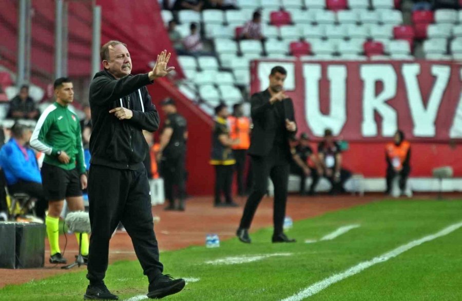 Trendyol Süper Lig: Antalyaspor: 0 - Hatayspor: 1 (ilk Yarı)