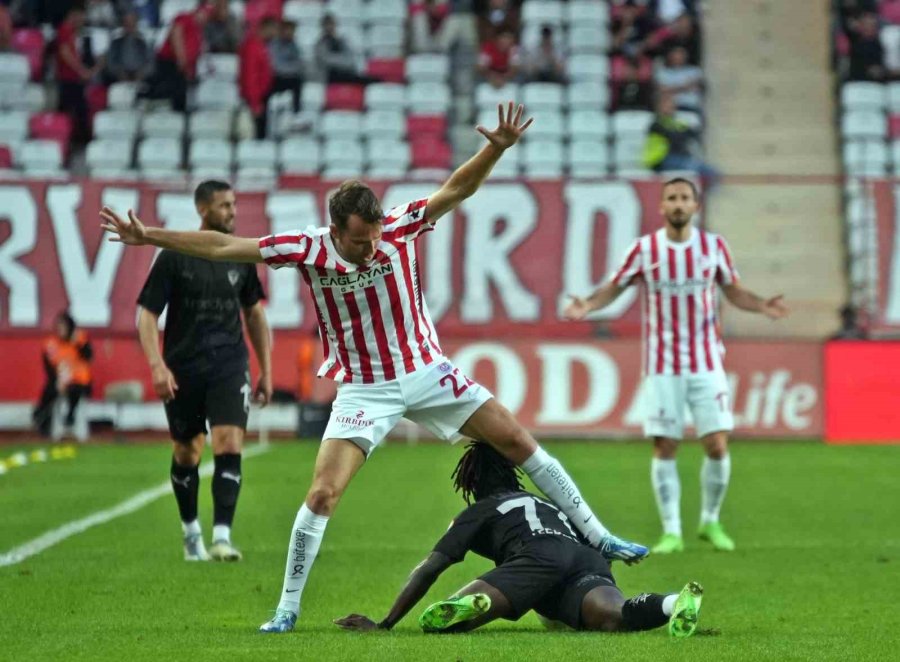 Trendyol Süper Lig: Antalyaspor: 0 - Hatayspor: 1 (ilk Yarı)