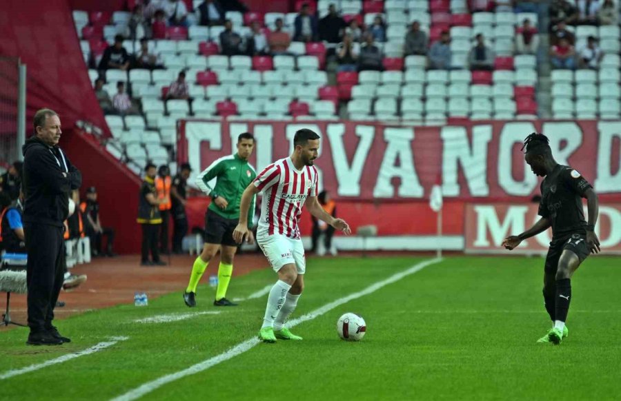 Trendyol Süper Lig: Antalyaspor: 0 - Hatayspor: 1 (ilk Yarı)