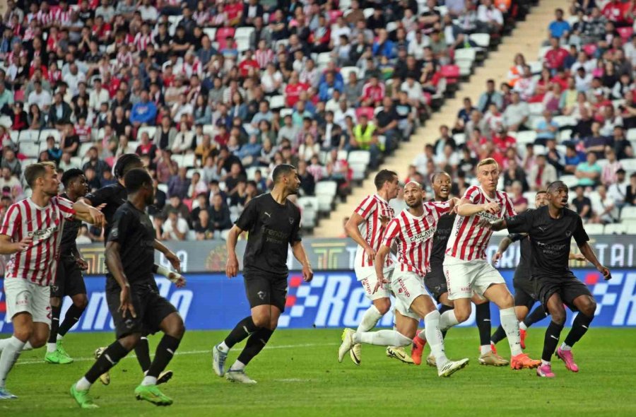 Trendyol Süper Lig: Antalyaspor: 0 - Hatayspor: 1 (ilk Yarı)