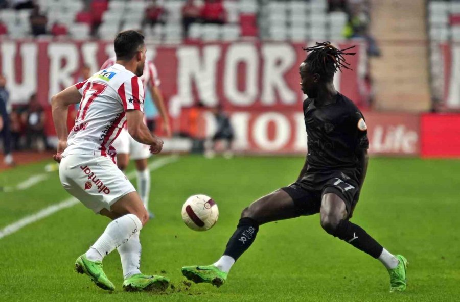 Trendyol Süper Lig: Antalyaspor: 0 - Hatayspor: 1 (ilk Yarı)