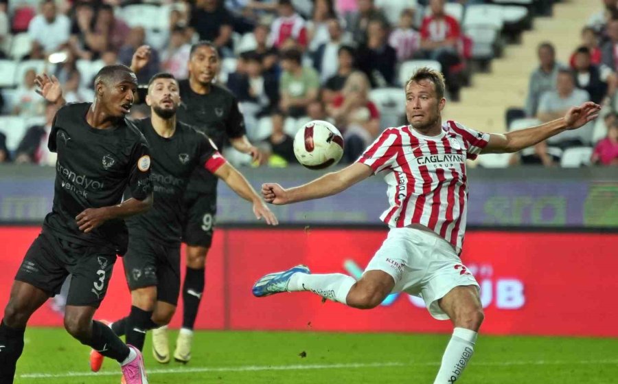 Trendyol Süper Lig: Antalyaspor: 0 - Hatayspor: 1 (ilk Yarı)