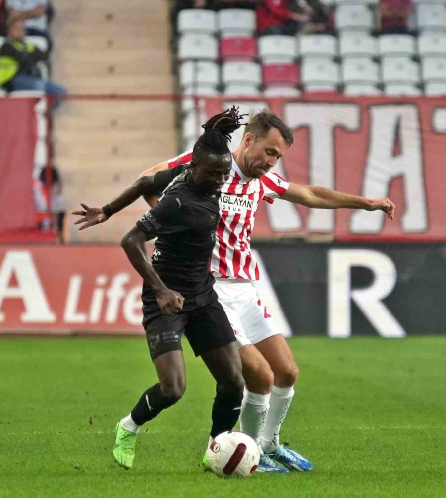 Trendyol Süper Lig: Antalyaspor: 0 - Hatayspor: 1 (ilk Yarı)
