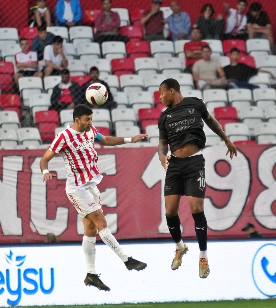 Trendyol Süper Lig: Antalyaspor: 0 - Hatayspor: 1 (ilk Yarı)