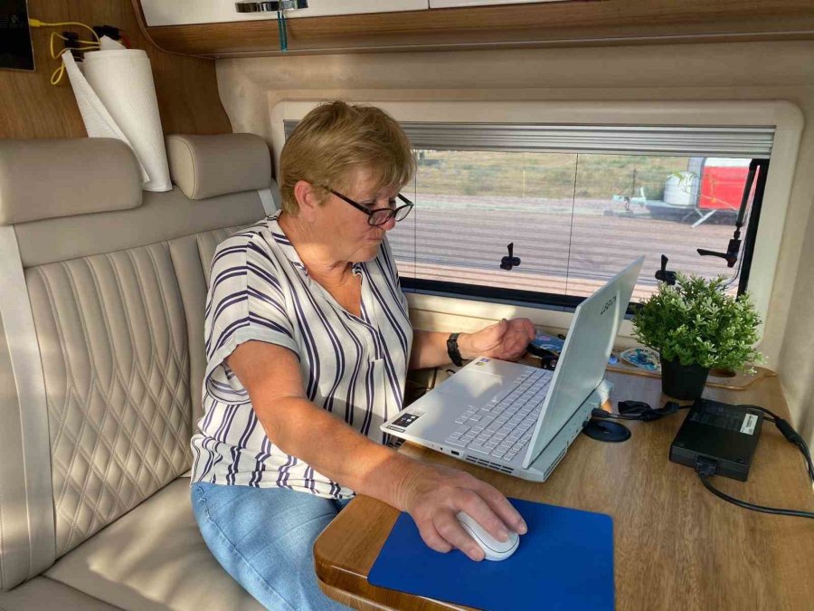 Hollandalı Çift, Evlerini Satıp Aldıkları Karavanla 5 Yıldır Türkiye’de Yaşıyor