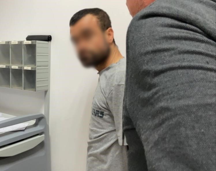 2. Katta Suçüstü Yakalanan Azılı Hırsız, Polis Ekibiyle Evde Mahsur Kaldı