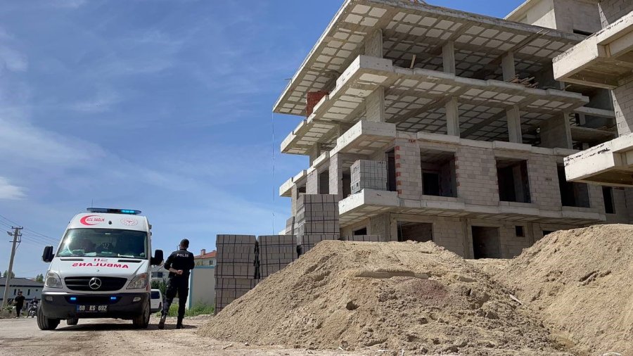 İnşatta Kalp Krizi Geçiren İşçi Hayatını Kaybetti