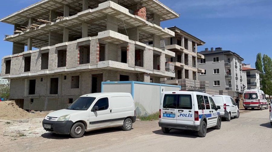 İnşatta Kalp Krizi Geçiren İşçi Hayatını Kaybetti