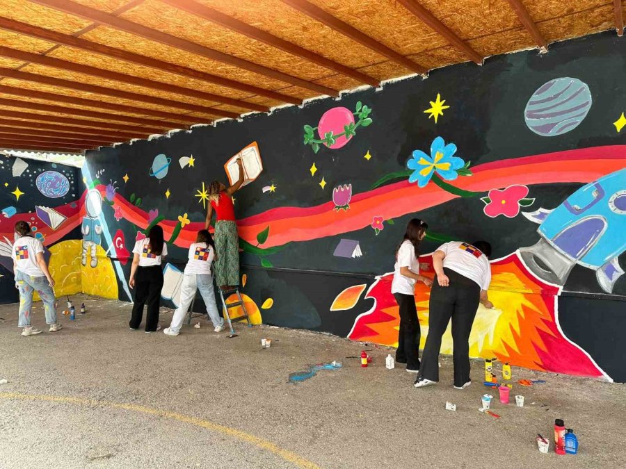 Okul Duvarları Sanatla Buluştu