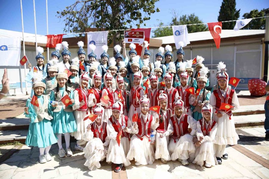 Büyükşehir Belediyesi 23 Nisan Çocuk Ve Uçurtma Festivali Sürüyor
