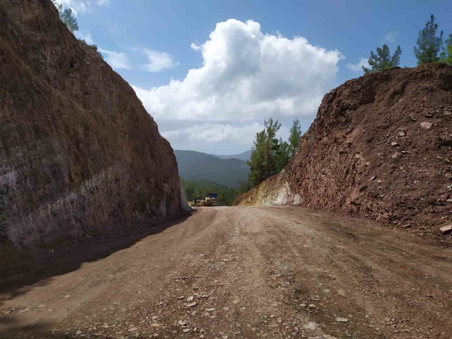 Antalya Büyükşehir Belediyesi Alanya’da Yeni Yol Açtı