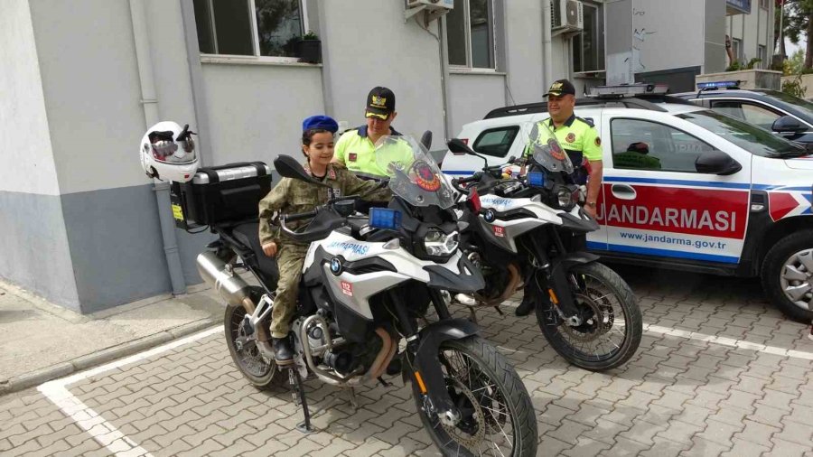 İlçe Jandarma Komutanı Makamını İlkokul Öğrencilerine Devretti