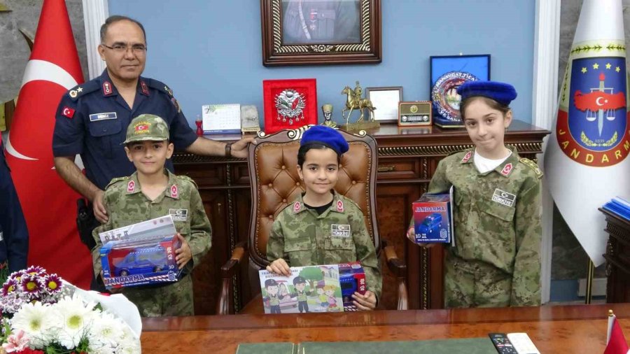 İlçe Jandarma Komutanı Makamını İlkokul Öğrencilerine Devretti