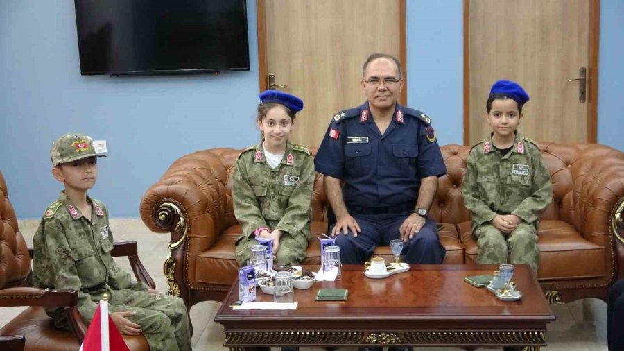 İlçe Jandarma Komutanı Makamını İlkokul Öğrencilerine Devretti