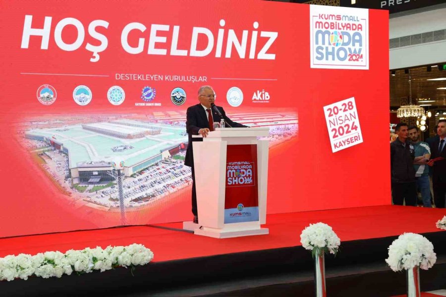 Kumsmall’da ’mobilyada Moda Show’ Başladı