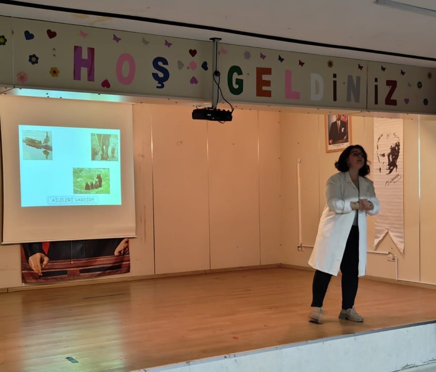 İlkokullu Çocuklara Hayvan Sevgisi Ve Sokak Hayvanlarına Yaklaşım Eğitimi