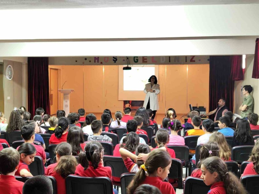 İlkokullu Çocuklara Hayvan Sevgisi Ve Sokak Hayvanlarına Yaklaşım Eğitimi