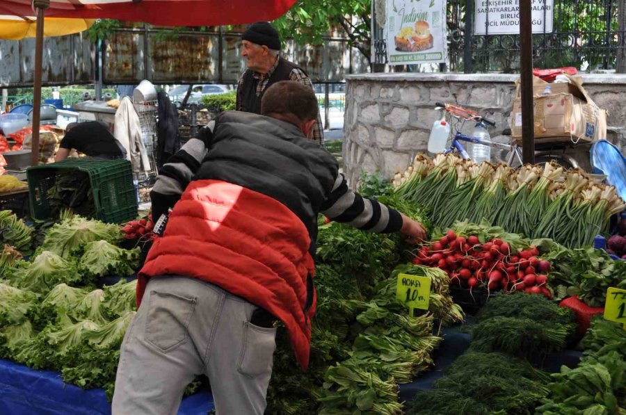 Sıcaklıkların Artmasıyla Pazar Tezgâhlarında Fiyatlar Yarıya Kadar Düştü