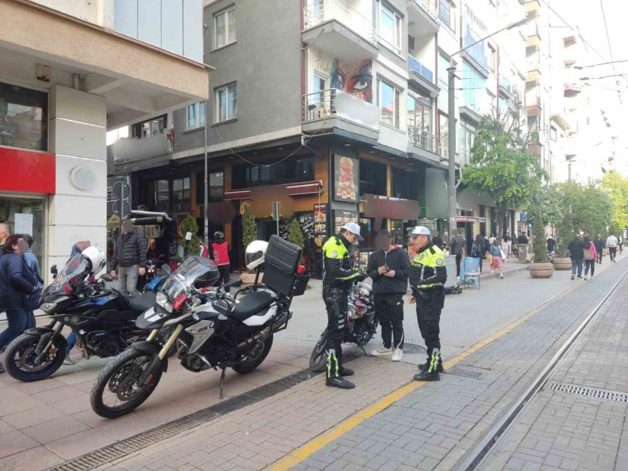 Trafik Kurallarına Uymayan 41 Motosiklet Ve Motorlu Bisiklet Sürücüsüne Ceza Kesildi