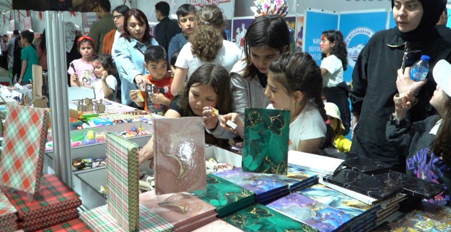 Kayseri Çocuk Kitap Fuarı Ve Şenliği Yoğun İlgi Görüyor