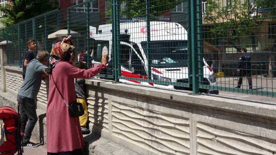 Zehirlenen Öğrencilerle İlgilenmek Yerine, Basın Mensuplarına Saldırdılar