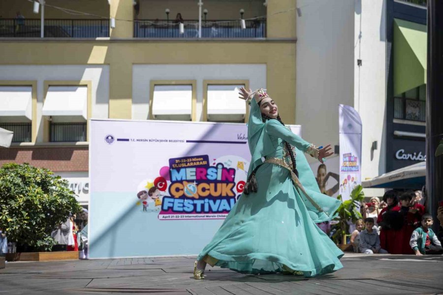Mersin’de Düzenlenen Uluslararası Çocuk Festivali Sürüyor